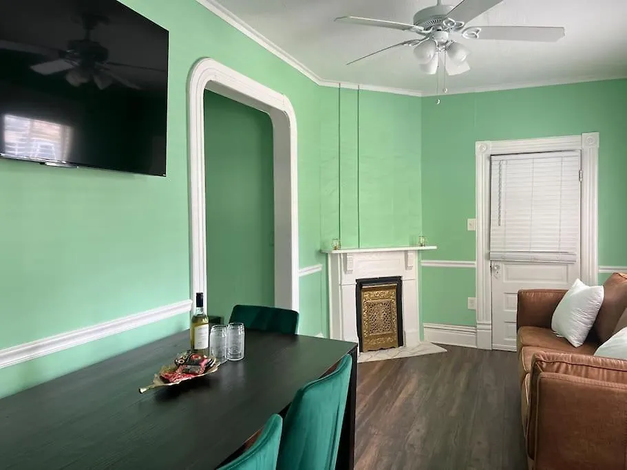 Cosy 3-Bedroom Downtown Walk To Convention Center Tampa Apartment